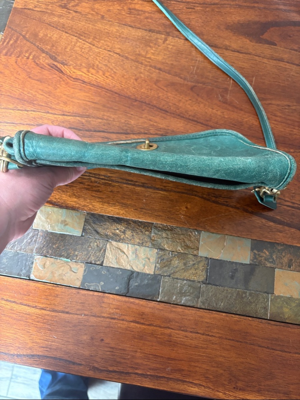 Preloved Coach Emerald Green Leather Crossbody with Gold Turn-Lock - Picture 3 of 13